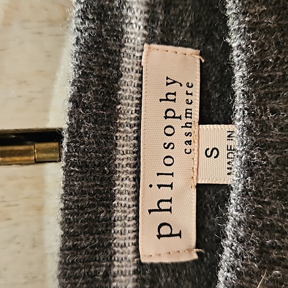 Philosophy  Cashmere Sweater size S. - Picture 2 of 5